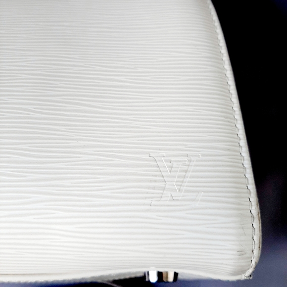 Louis Vuitton authentic Brea GM EPI Ivore bag - Picture 4 of 16